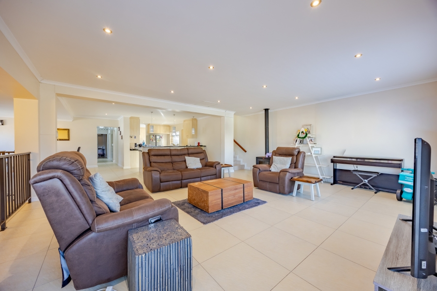 4 Bedroom Property for Sale in Flamingo Vlei Western Cape